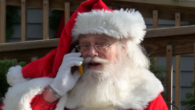 Talijanski premijer smiruje upla&scaron;enu djecu: Ne brinite, Djed Božičnjak će stići na vrijeme. Nosi masku i putuje s propusnicom