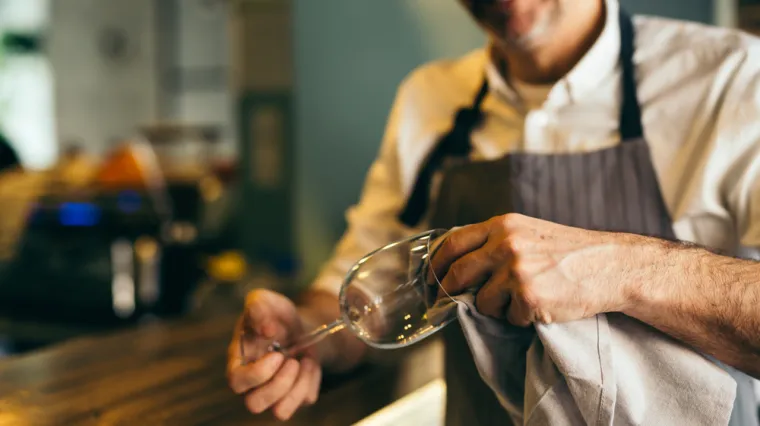 'Kur&scaron;lus' u Prigorju: Nisu mu htjeli pozlužiti piće u lokalu jer je bio pijan pa bacao tacnu, razbijao pive...