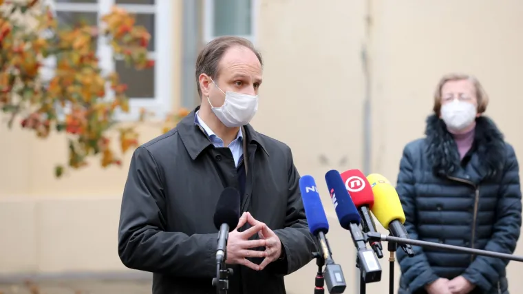 'Smanjite druženja ili ćemo ići na poo&scaron;travanje. Postoji jedna mjera koja je sada najefikasnija'