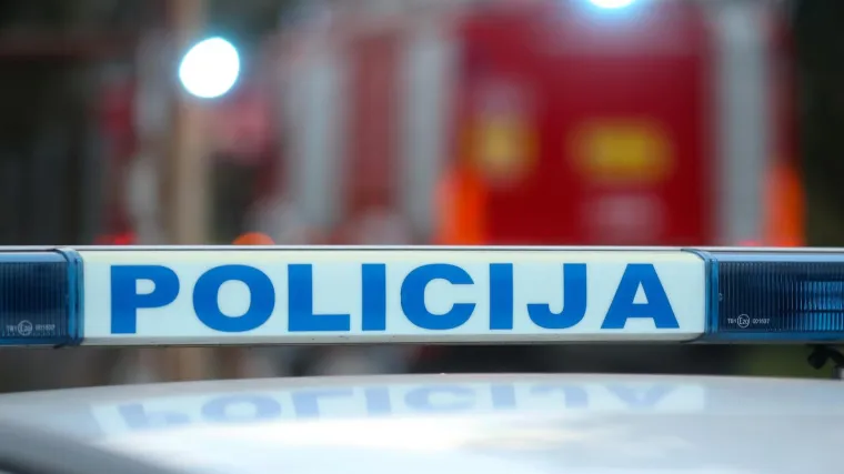 Operirali po kupali&scaron;tima i grobljima! Uhićena dvojica serijskih kradljivaca stvari iz automobila