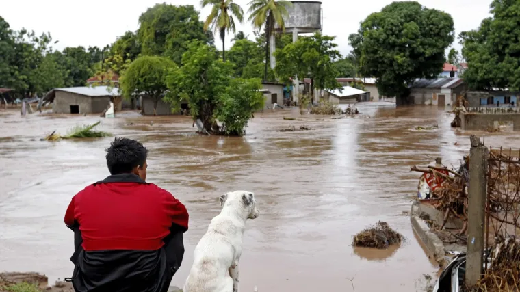Najmanje 15 stradalih, deseci tisuća raseljenih, a brojke rastu