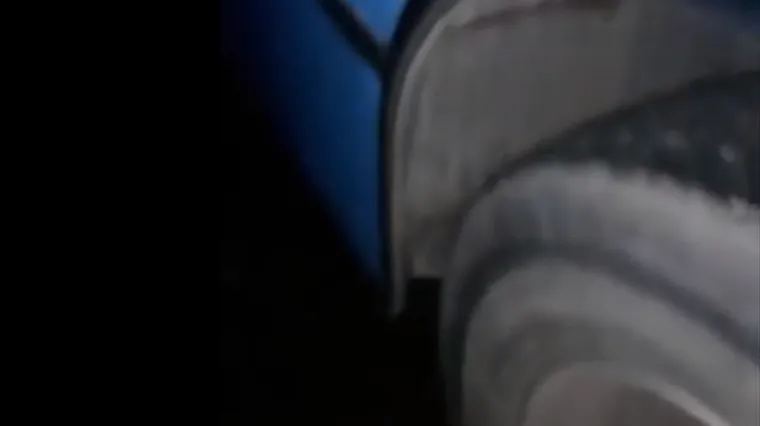 Pogledajte na kakvim gumama voze ZET-ovi autobusi, zastupnik objavio snimku: 'Bi li se Bandić u Audiju vozio s ovakvim gumama'