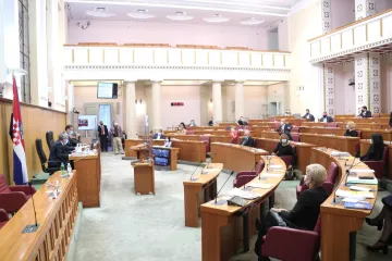Vladajući misle da će donijeti oporavak, oporba tvrdi da je nerealan