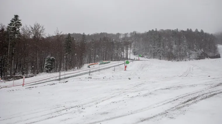 Stigla je očekivana promjena vremena: Platak se jutros probudio u bijelom, svi se pripremaju za nadolazeću zimu