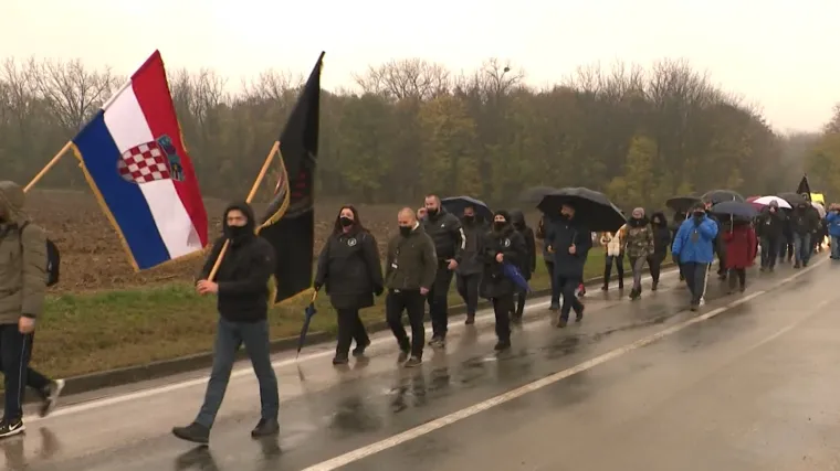 Jeziva svjedočanstva u koloni do Ovčare: 'Tu su nas tukli i ranjavali. Mislili smo da će nas streljati'