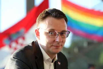 Glava&scaron;ević uputio snažnu poruku statusom na Facebooku: 'Odajmo počast onima kojih vi&scaron;e nema, ali borimo se za žive'