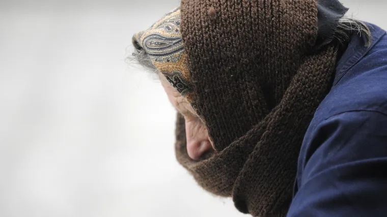 Pred po&scaron;tom na ulici sjela je na klupu i plakala... A onda se pojavio anđeo čuvar