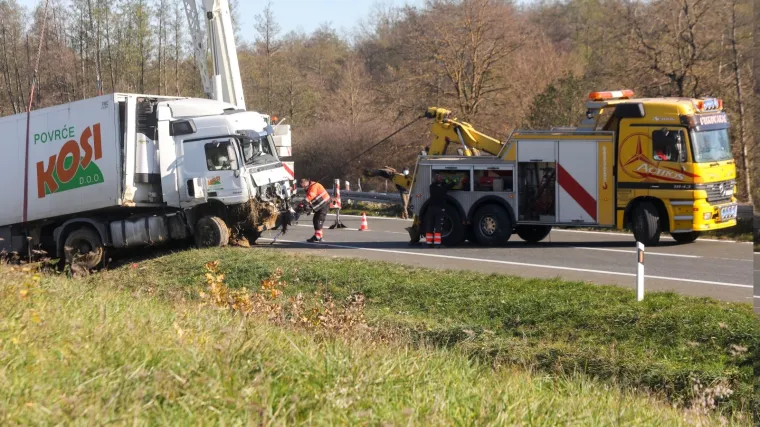 &Scaron;leper naletio na zaustavljen kombi - poginulo četvero ljudi, petero te&scaron;ko ozlijeđeno; 'Užas, ljudi su ležali po kanalu...'