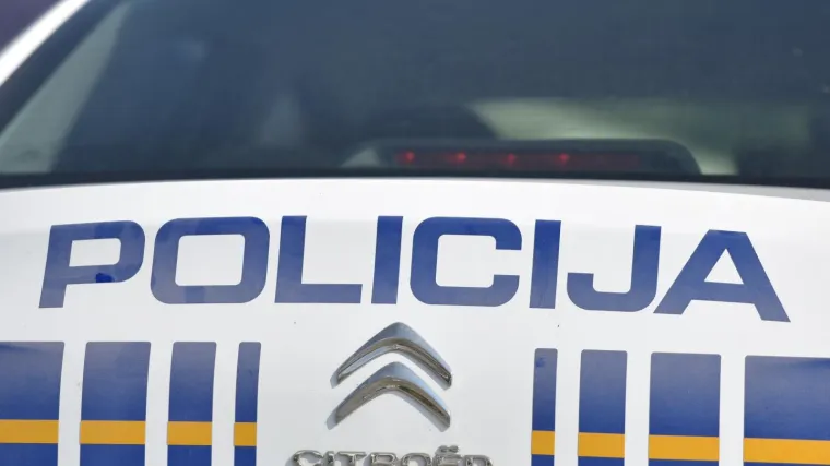 Splitska policija provodila kontrolu po&scaron;tivanja koronamjera: U jednom kafiću zatečeno čak 130 gostiju