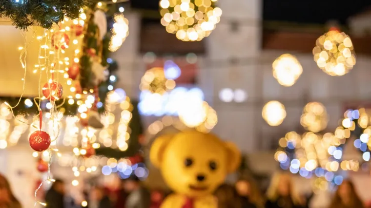 Advent u korona stilu u Dubrovniku: Kuhano vino i kobasice posluživat će tek dvije kućice na Stradunu