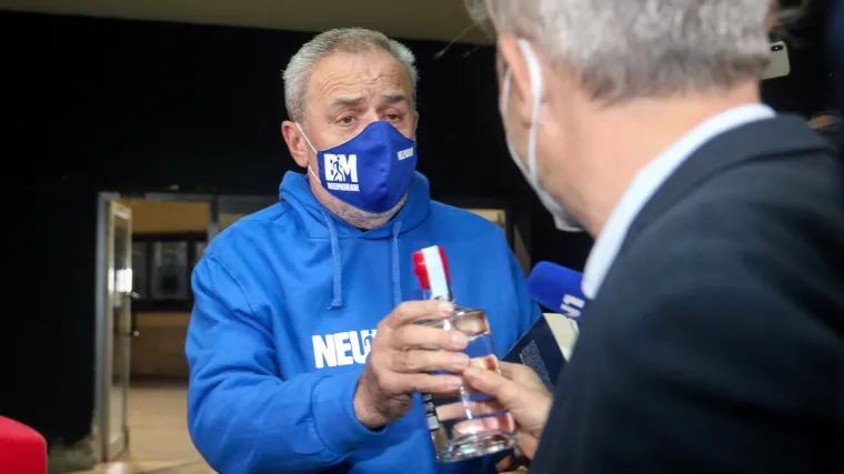 FOTO, VIDEO Milan Bandić stigao na premijeru 'Kumeka', ali film nije gledao: 'Ja bi napravio tri put bolje, da sam ja redatelj'