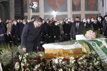 Patrijarh Irinej pokopan u kripti Hrama Svetog Save u Beogradu. Vučić: 'Uvjerio je papu Franju da Stepinac nije svetac'