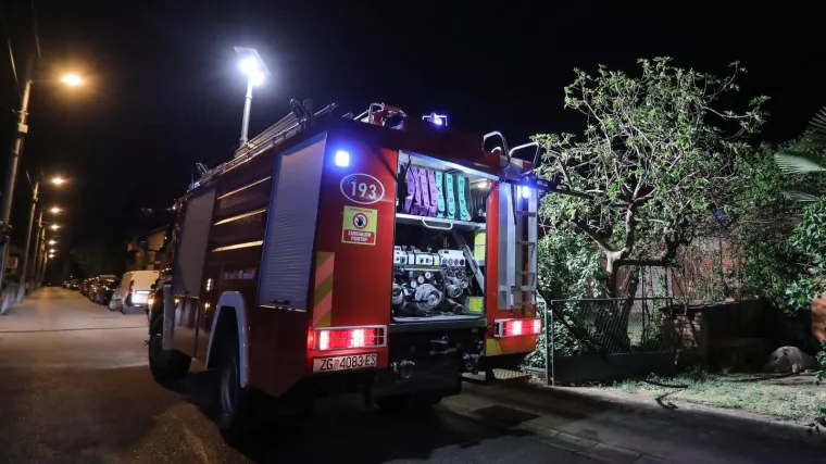 Vatrogasci intervenirali na Zavrtnici zbog uru&scaron;avanja stropa: Spa&scaron;ene četiri osobe i ljubimac