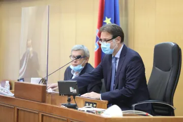 'Dosta je ovakvog vladanja gdje kupujete sebi skupe automobile i izvlačite novac iz namještenih natječaja'