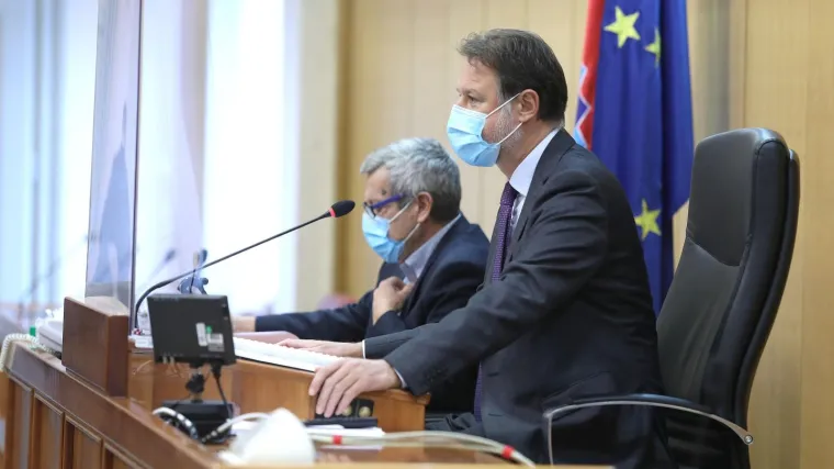 Sabornica gotovo prazna, a Jandroković izbacuje zastupnike jer ih je - previ&scaron;e!