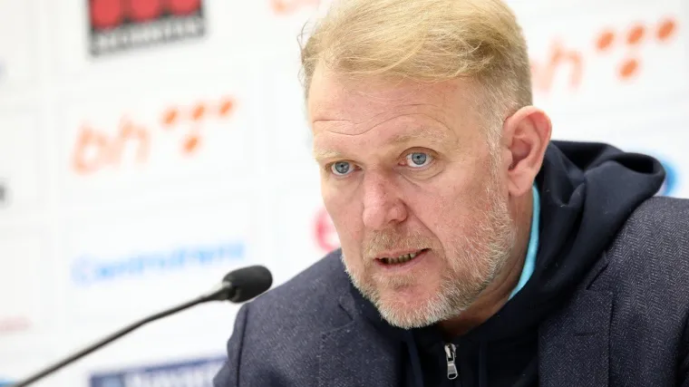 Posla ga je ko&scaron;tao poraz od niželiga&scaron;a, imao je jednu pobjedu u osam utakmica