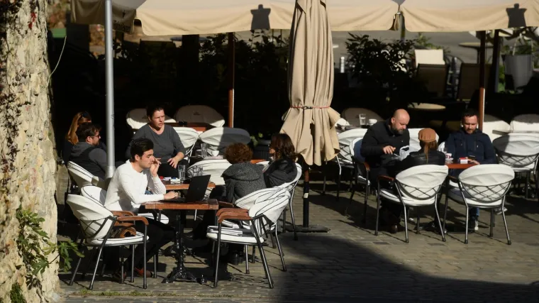 Lockdown u malom otočkom mjestu: Zatvaraju se kafići i restorani, ne može se ni na misu