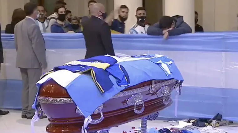 Javni ispraćaj u Ružičastoj kući obilježio i ružan incident