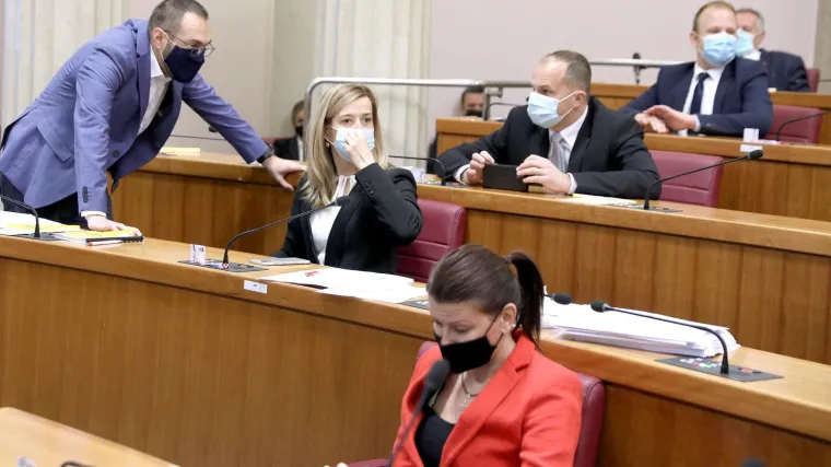 Saborska oporba o kaznama za kr&scaron;enje mjera: 'Ako postoje zabrane, onda smo u izvanrednom stanju'