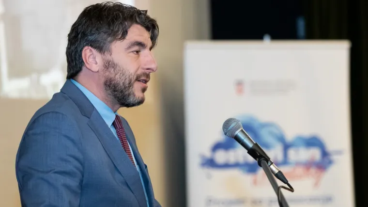 Lopac se ne slaže s njom