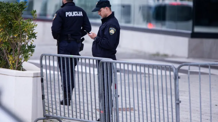 VIDEO Splitska policija u noćnoj akciji: 'Udaljite se odavde i držite dva metra...'