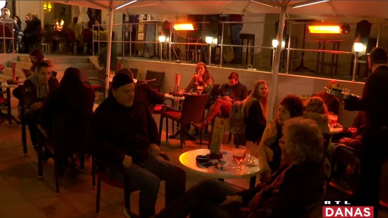 Sinoć se diljem Hrvatske ispijalo zadnje pivo do Nove godine: 'To je jedna velika opro&scaron;tajka'