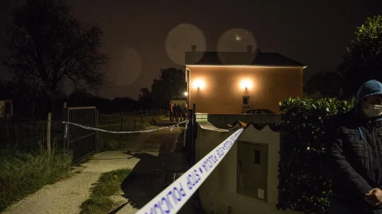 Strava u Istri: Ubio biv&scaron;u suprugu pa si nožem prerezao grlo. Policiju pozvala kćer