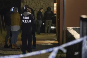 Bivšu suprugu izbo oštrim predmetom, a onda sebi prerezao grlo