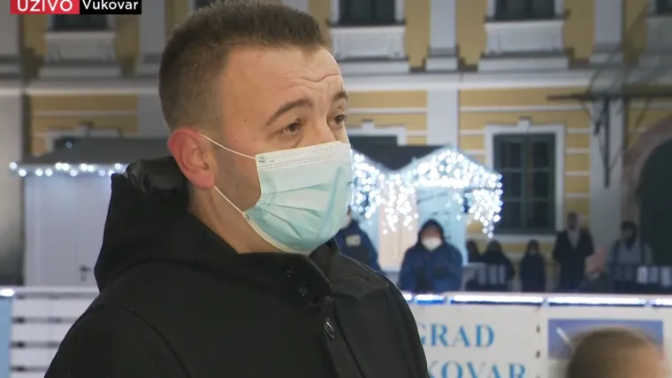 Da&scaron;ak božićne čarolije u Vukovaru: 'Svi su dužni držati distancu i imati maske. Mjeri im se i temperatura'