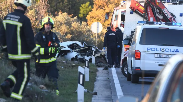 Nesreća kod &Scaron;ibenika: Jedna je osoba poginula, a dvije su ozlijeđene