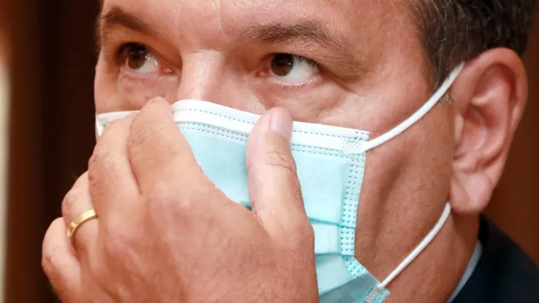 Preminule 74 osobe, na respiratoru 255 pacijenata; Slovenija otvara skijali&scaron;ta?