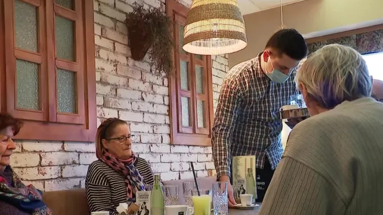 Ugostitelji inzistiraju na smanjenju poreza, Vlada ga se ne želi odreći: 'Na&scaron;i radnici ne mogu biti građani druge klase'