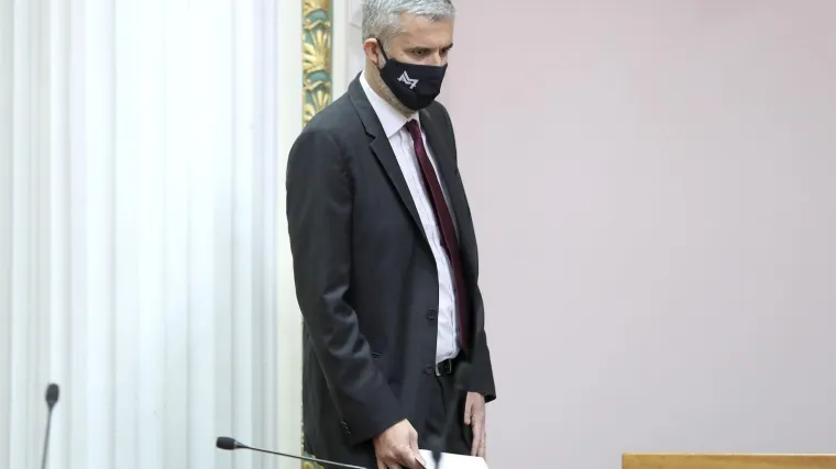 'To je ozbiljna bolest, ali ovo &scaron;to rade je groteskno i kontradiktorno. Neće ići!'