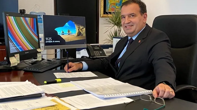 'Ono kad simpatiji &scaron;aljem sliku s 'di si bebo' pogledom'