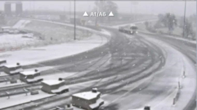 U Lici i Gorskom Kotaru pada snijeg, vozačima se savjetuje da ne idu na put bez zimske opreme