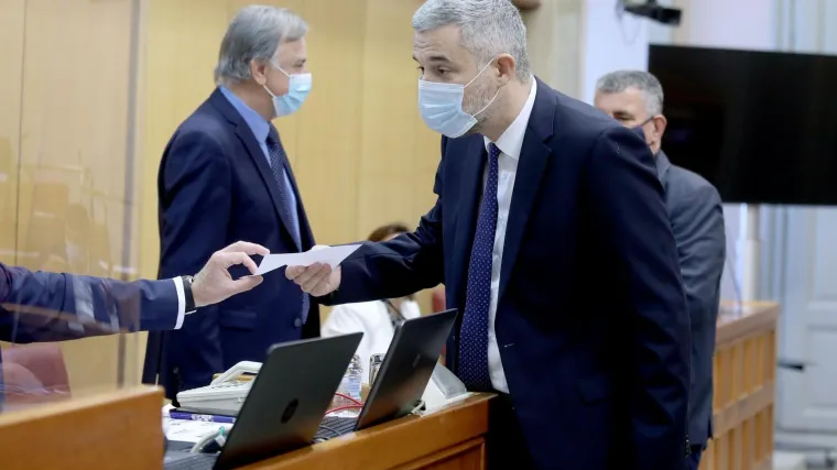 Nino Raspudić izbačen sa sjednice: HDZ-ovac pitao njegovu suprugu tko ju je stvorio - Raspudić ili tv emisija