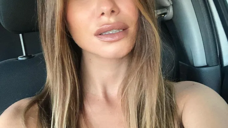 Osim suludo izazovne poze, fanove je zaintrigirao i tekst uz fotku