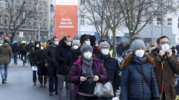 Ogromni redovi u Beču! U Austriji počelo masovno testiranje: Prijavilo se 100 tisuća ljudi
