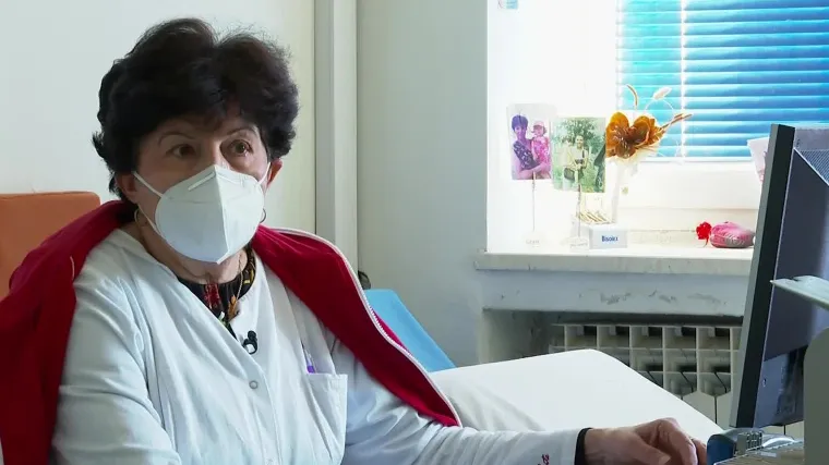 Drni&scaron;ani pi&scaron;u peticije jer ne žele da im omiljena liječnica usred epidemije ode u mirovinu. Potraga otkriva mogu li je zadržati?