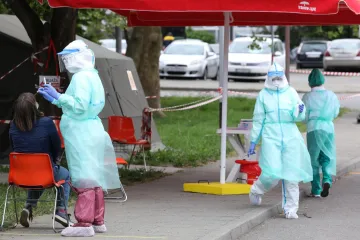 Liječnici koji rade s Covid pacijentima dobili i do 20 posto manje plaće