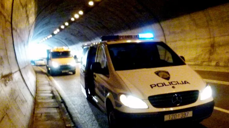 Te&scaron;ka nesreća u tunelu blizu Splita: Sudarilo se pet vozila, dvije osobe prevezene u bolnicu