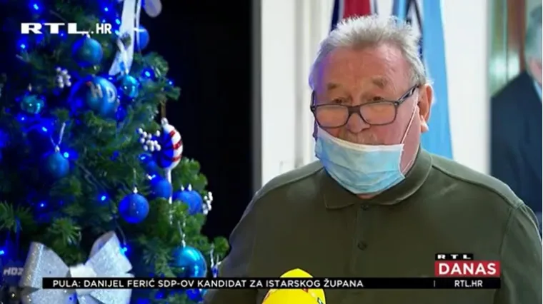 Morate vidjeti kako je &Scaron;eks stavio masku na lice. Ovo vi&scaron;e čak nije ni smije&scaron;no...