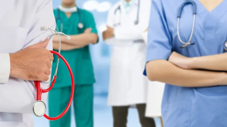 Čovjek &scaron;okiran postupkom zdravstva: 'Zaraženu i nepokretnu mamu poslali su ocu (80) na brigu'