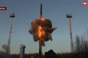 Lansirali su rakete iz podmornica, podzemnih silosa i zrakoplova