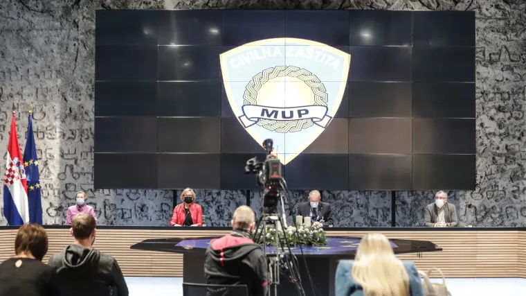 Nacionalni stožer: 'Suzdržite se kontakata izvan svojih kućanstava za vrijeme blagdana i ne idite u posjete'