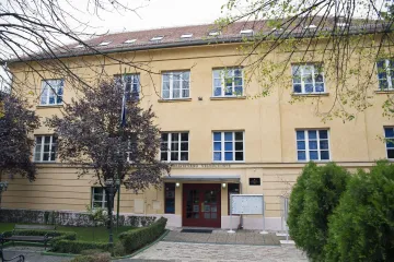 'ZARATILA' VISOKA UČILIŠTA: Koja diploma je jača, sveučilišna ili stručna? Oba su jednaka, jedni se temelje na teoriji, a drugi na praksi