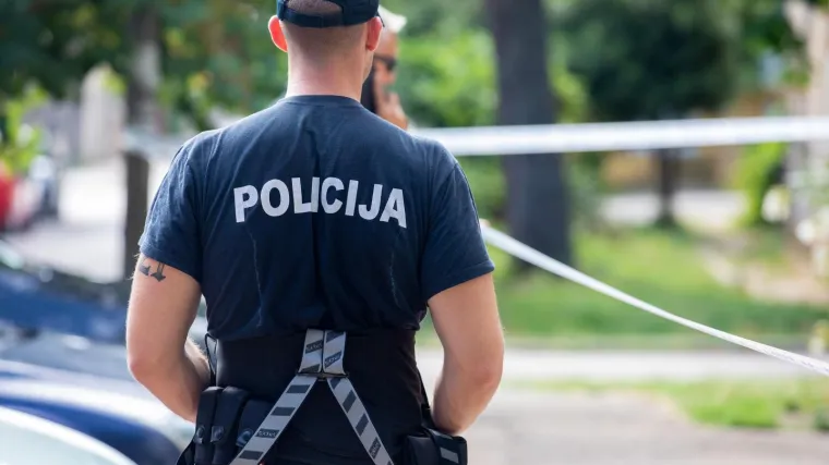 Prijetio joj da će je ubiti, nasrnuo na nju kad je stigla policija...