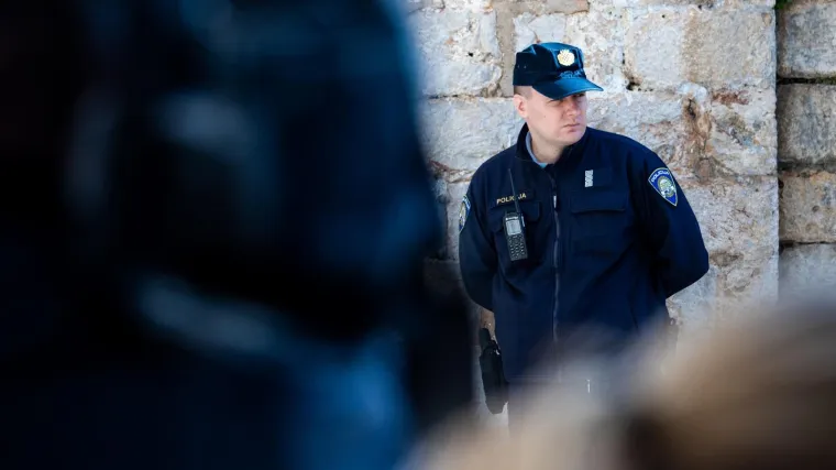 Svađali se zbog socijalne distance, ona nestala, &scaron;ake poletjele