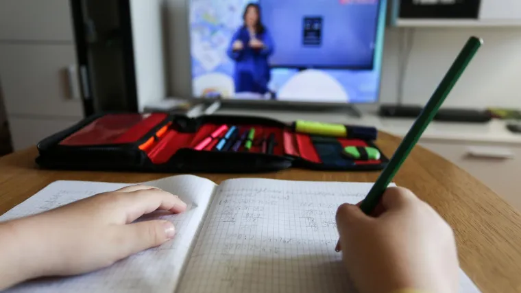 Od sutra online nastava: 'Profesori i učenici moraju biti na nastavi kao da su u učionici. Sva pravila vrijede...'