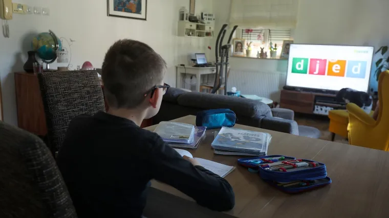 Od ponedjeljka kreće online nastava za sve srednjo&scaron;kolce i dio osnovno&scaron;kolaca